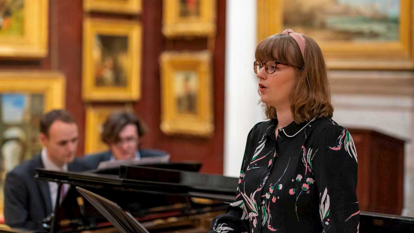 Singer Picture Gallery Music