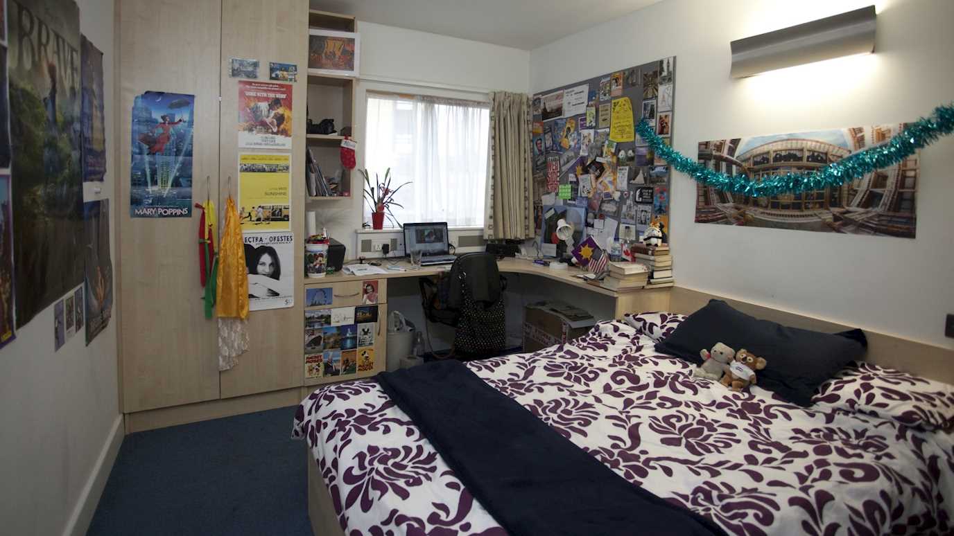 Bedroom: