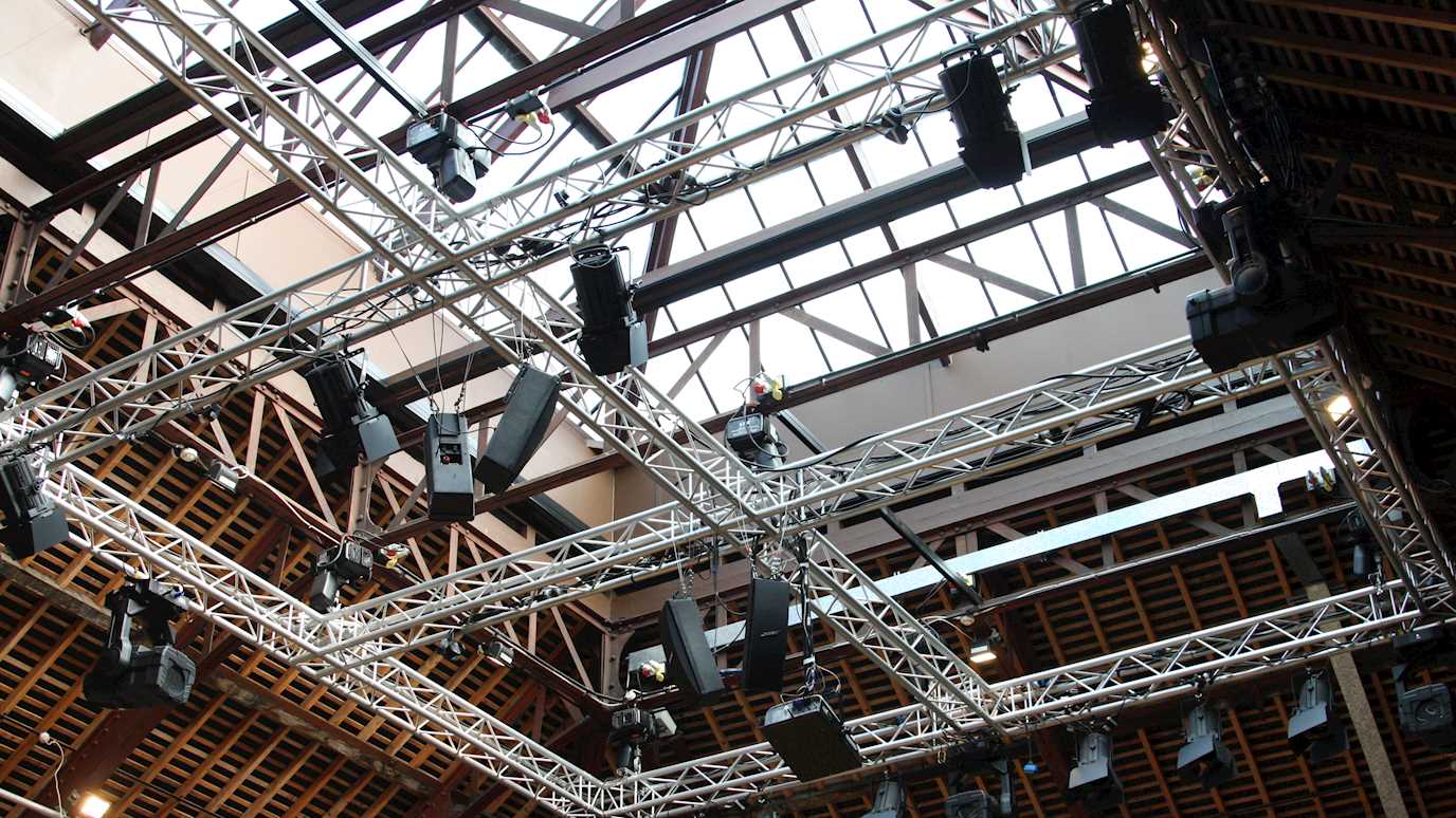 Motorised truss in the Boilerhouse Theatre: