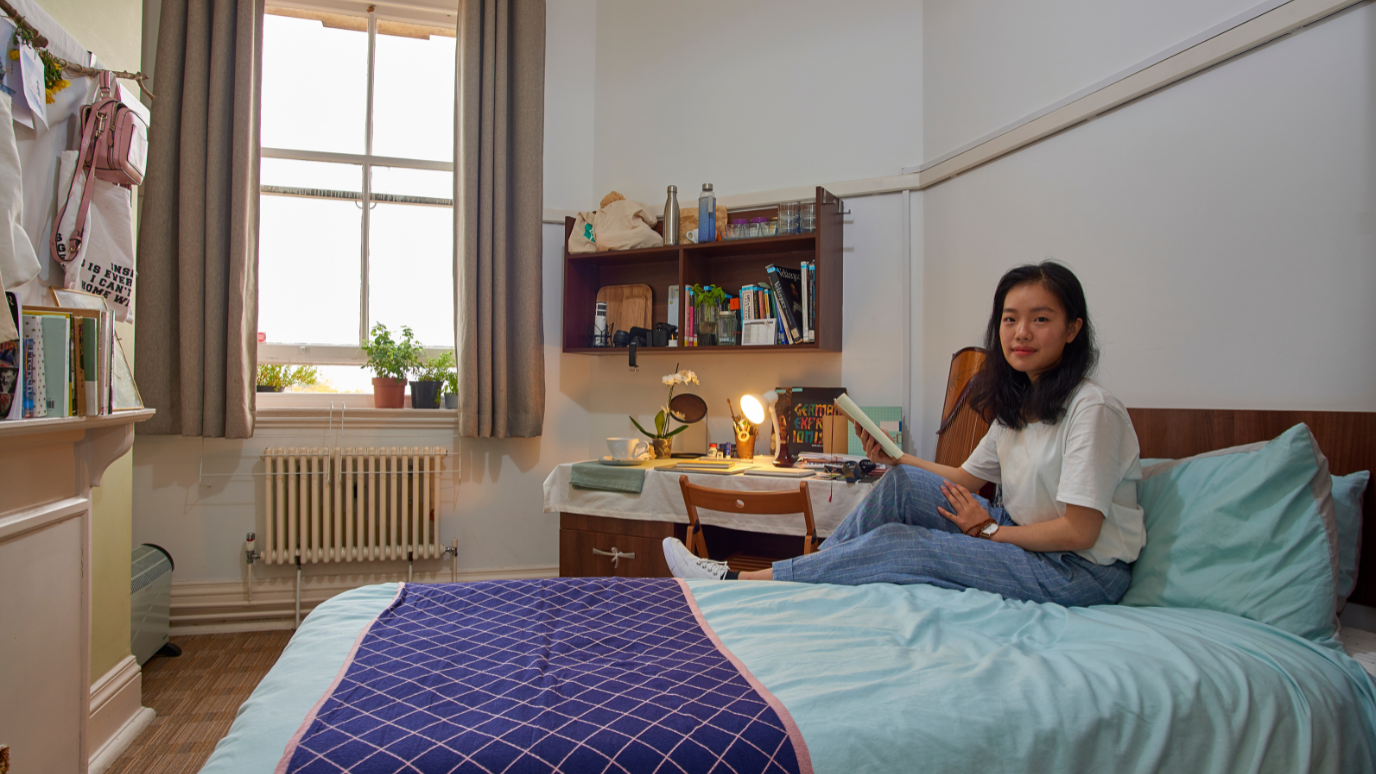 Bedroom: