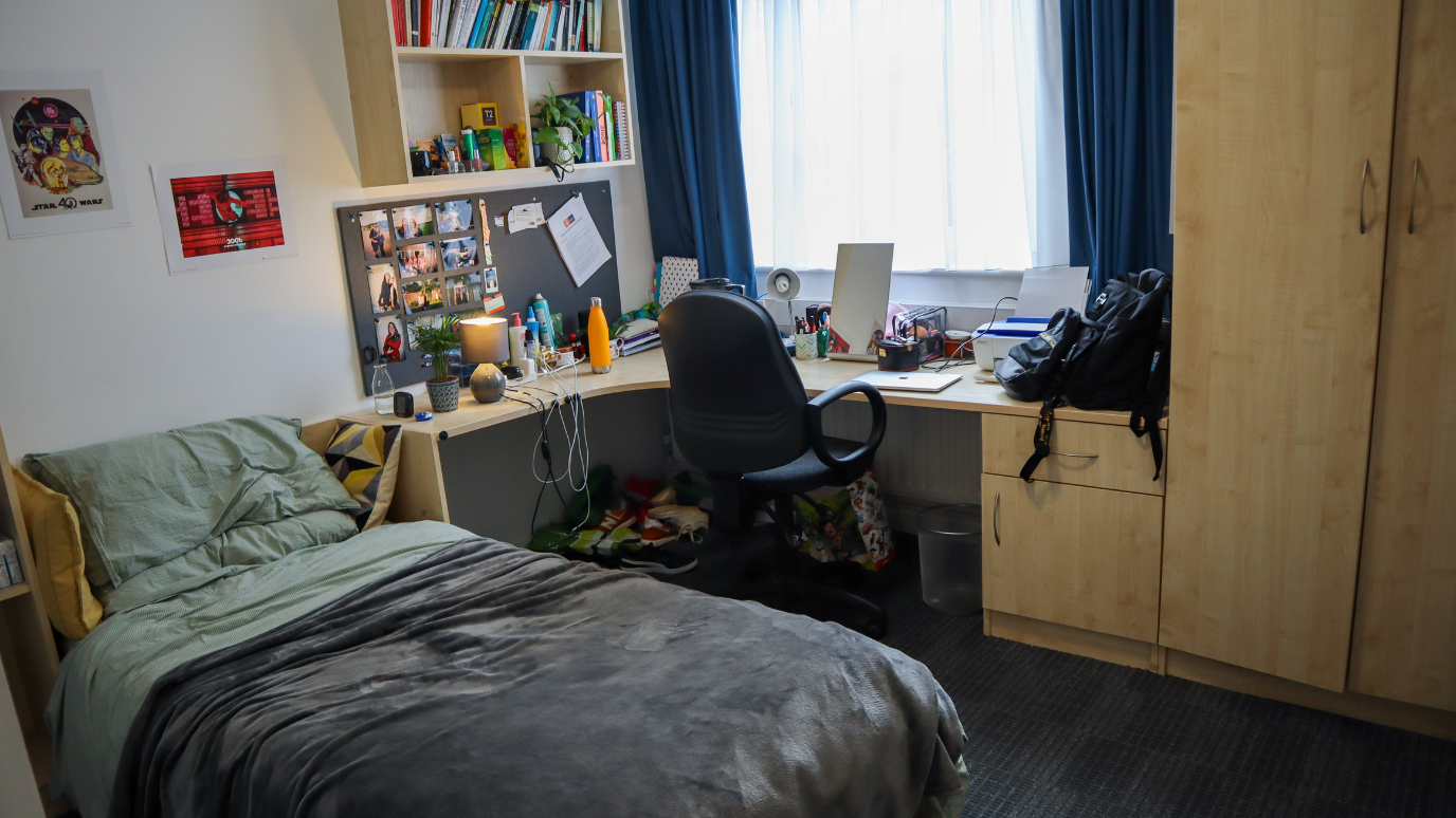 Bedroom: