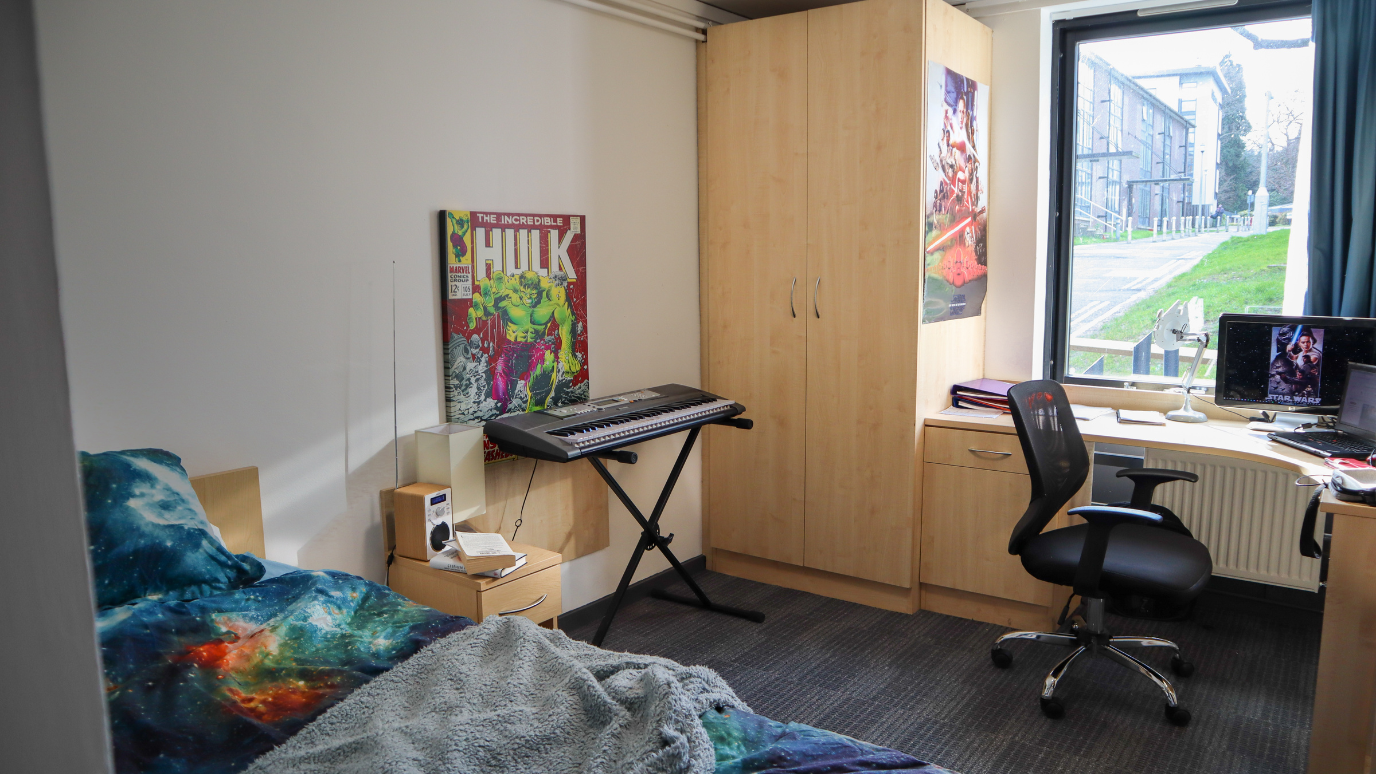 Bedroom: